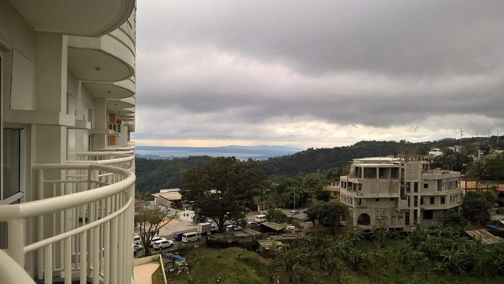 Mary'S Crib Cityland Prime Tagaytay With Free Wifi & Swimming Тагайтай Экстерьер фото
